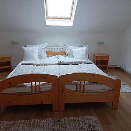 Narcisz B&B Corund  Luaran gambar