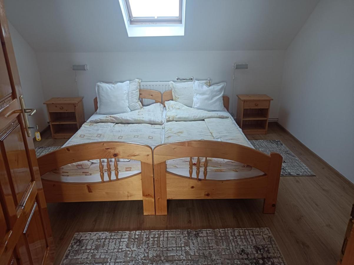 Narcisz B&B Corund  Luaran gambar