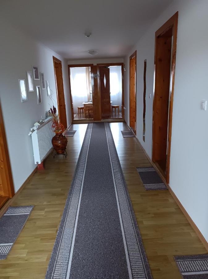 Narcisz B&B Corund  Luaran gambar
